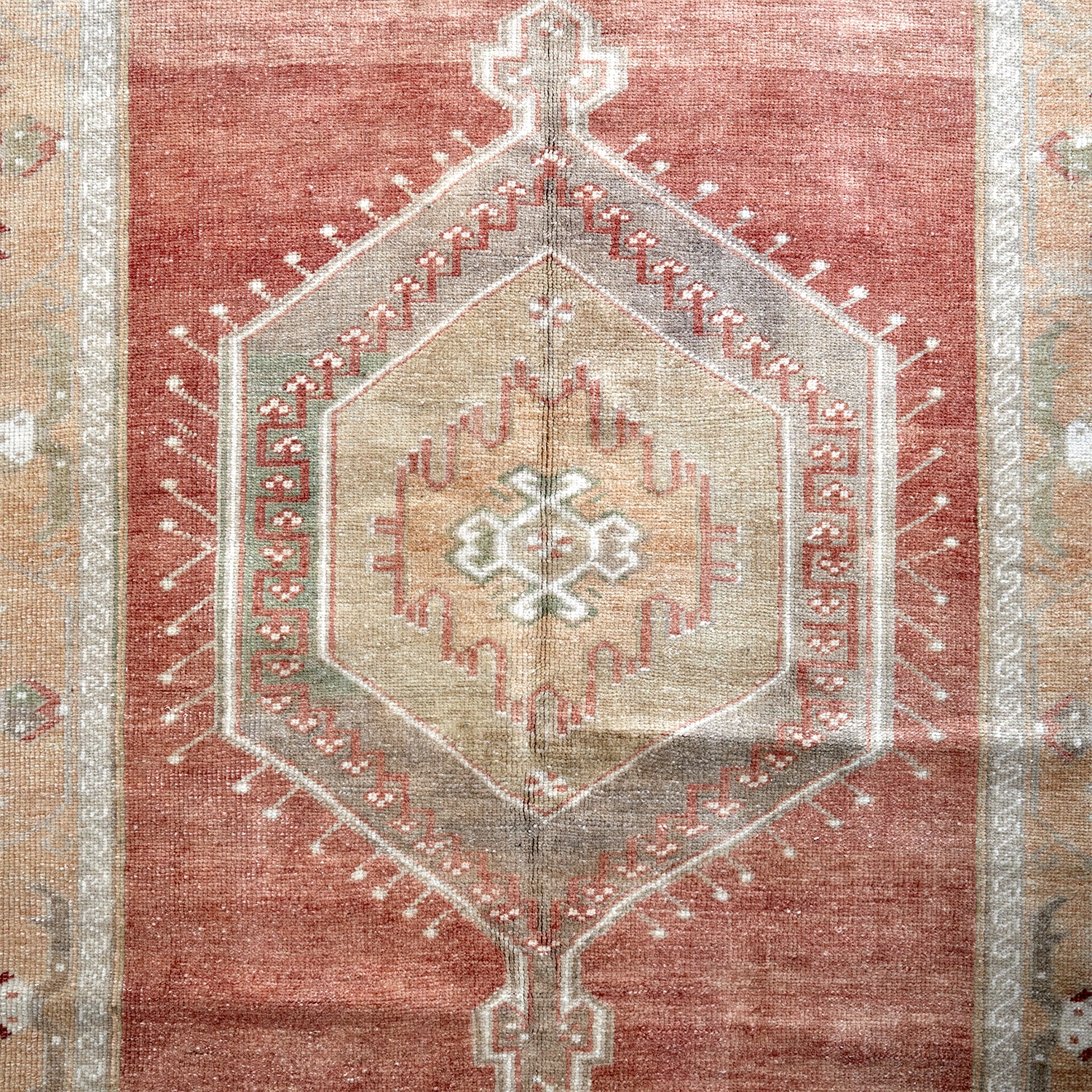 Vintage 1960's Anatolian rug - 3'9" X 7'7"