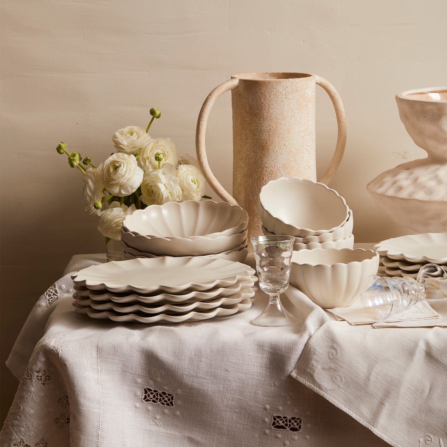 Dhalia Stoneware Bowl, Set of 4 (White)