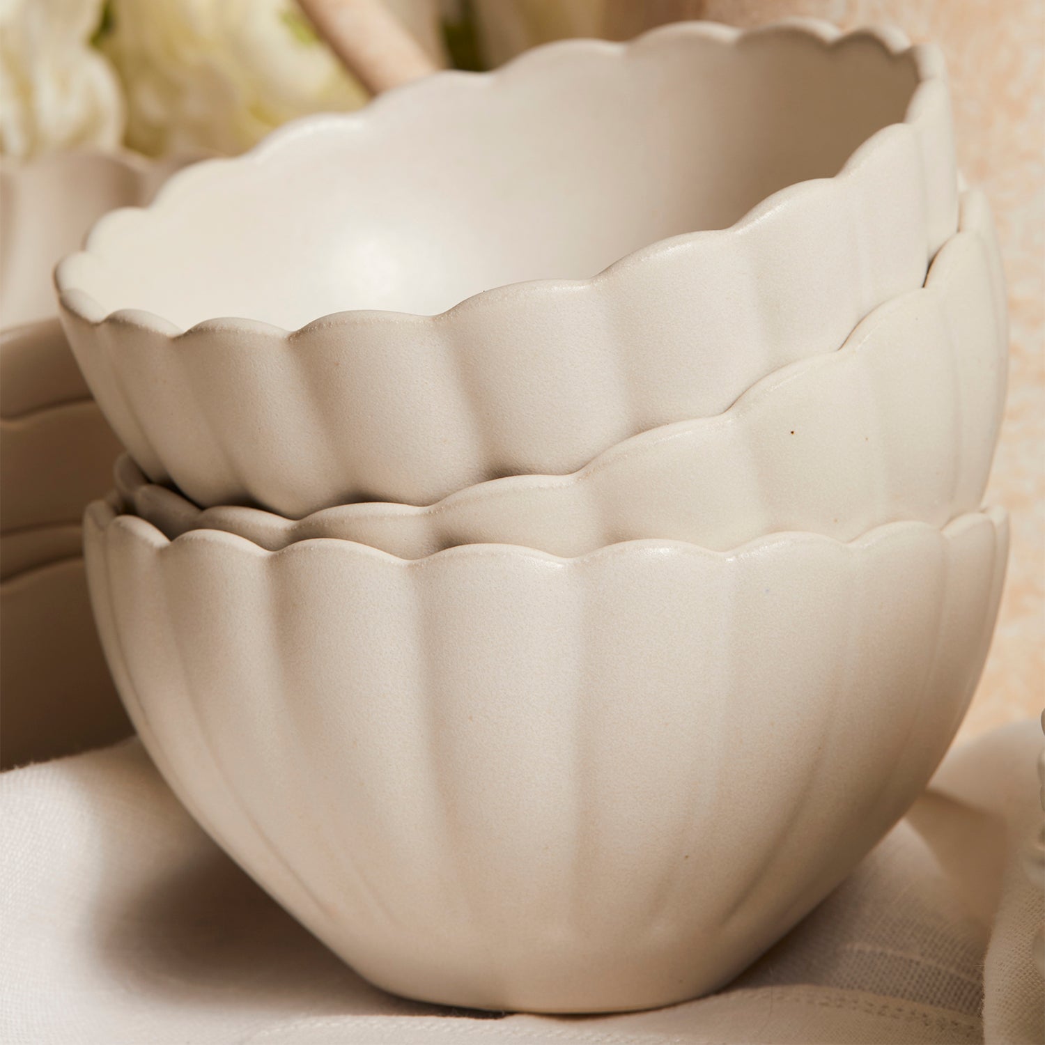 Dhalia Stoneware Bowl, Set of 4 (White)