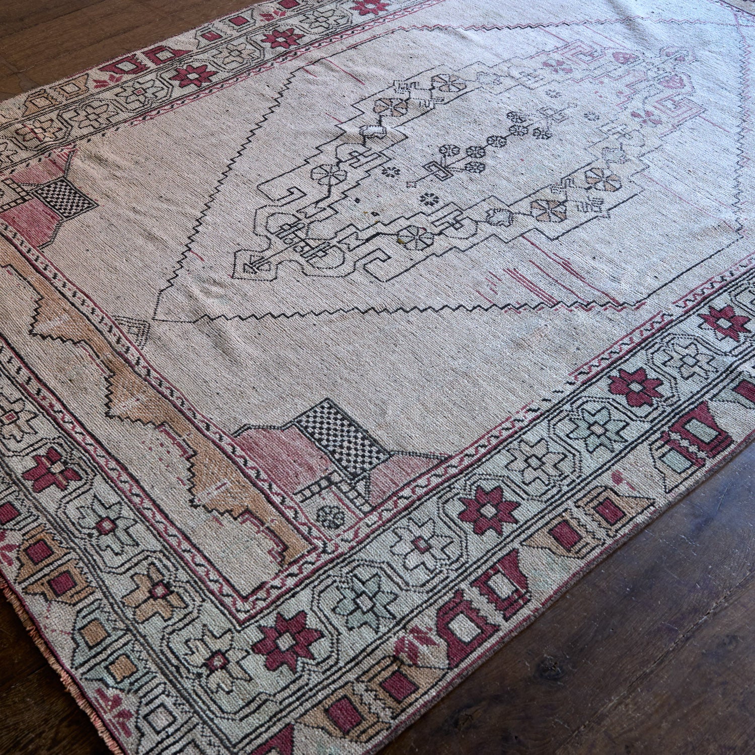 Vintage 1960's Anatolian rug - 5'7" X 8'9"