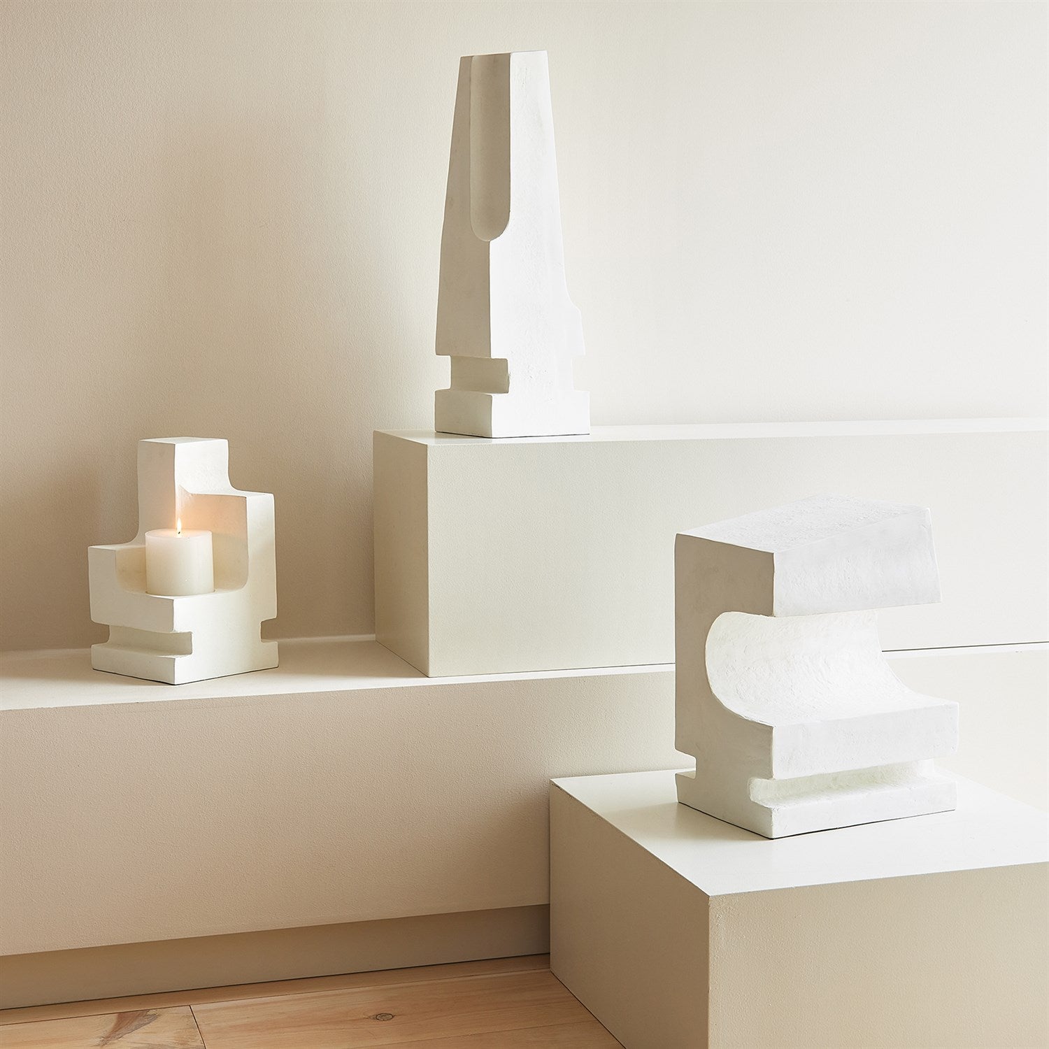 La Structure Sculptural Pillar Holder (White)