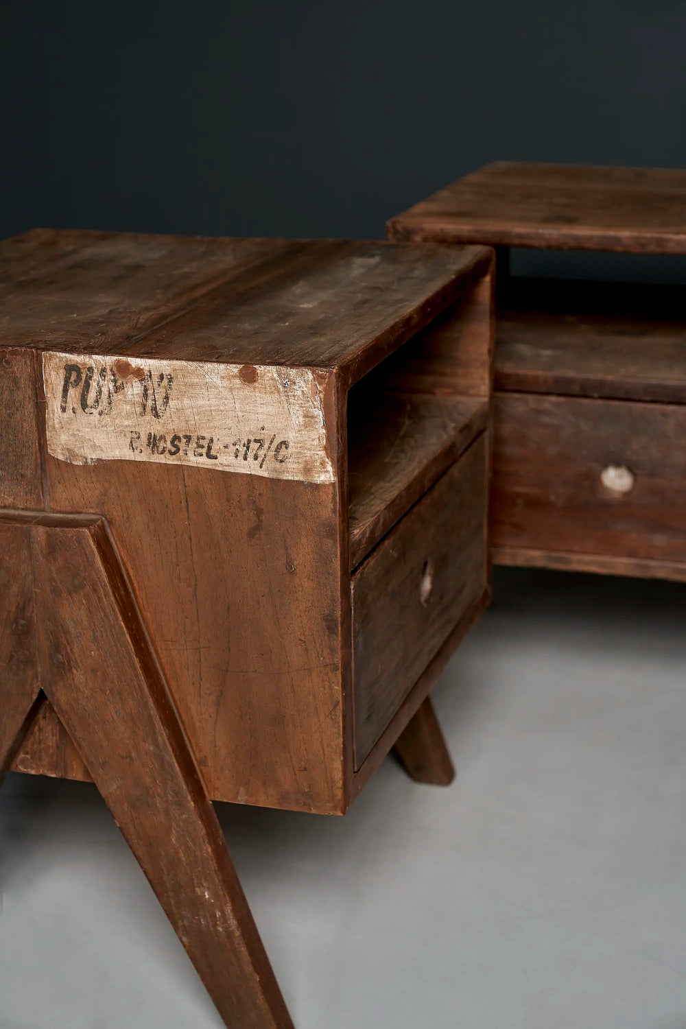 Lemieux et Cie Pierre Jeanneret bedside table in solid teak - close-up of the P.U.P.10 / B. HOSTEL 117/C institutional stencil on the side