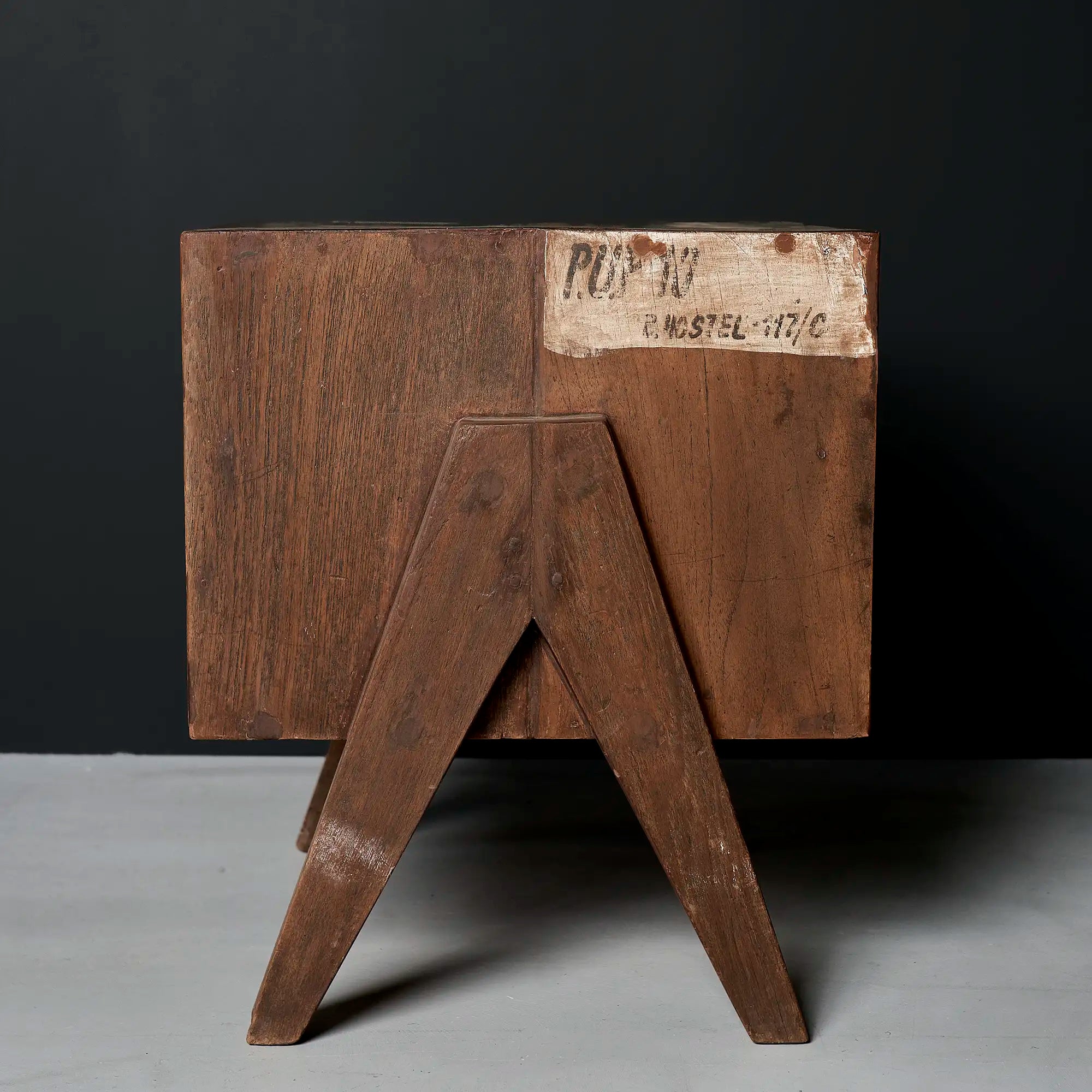 Lemieux et Cie Pierre Jeanneret bedside table in solid teak - side view with the P.U.P.10 / B. HOSTEL stencil and outward-splayed legs