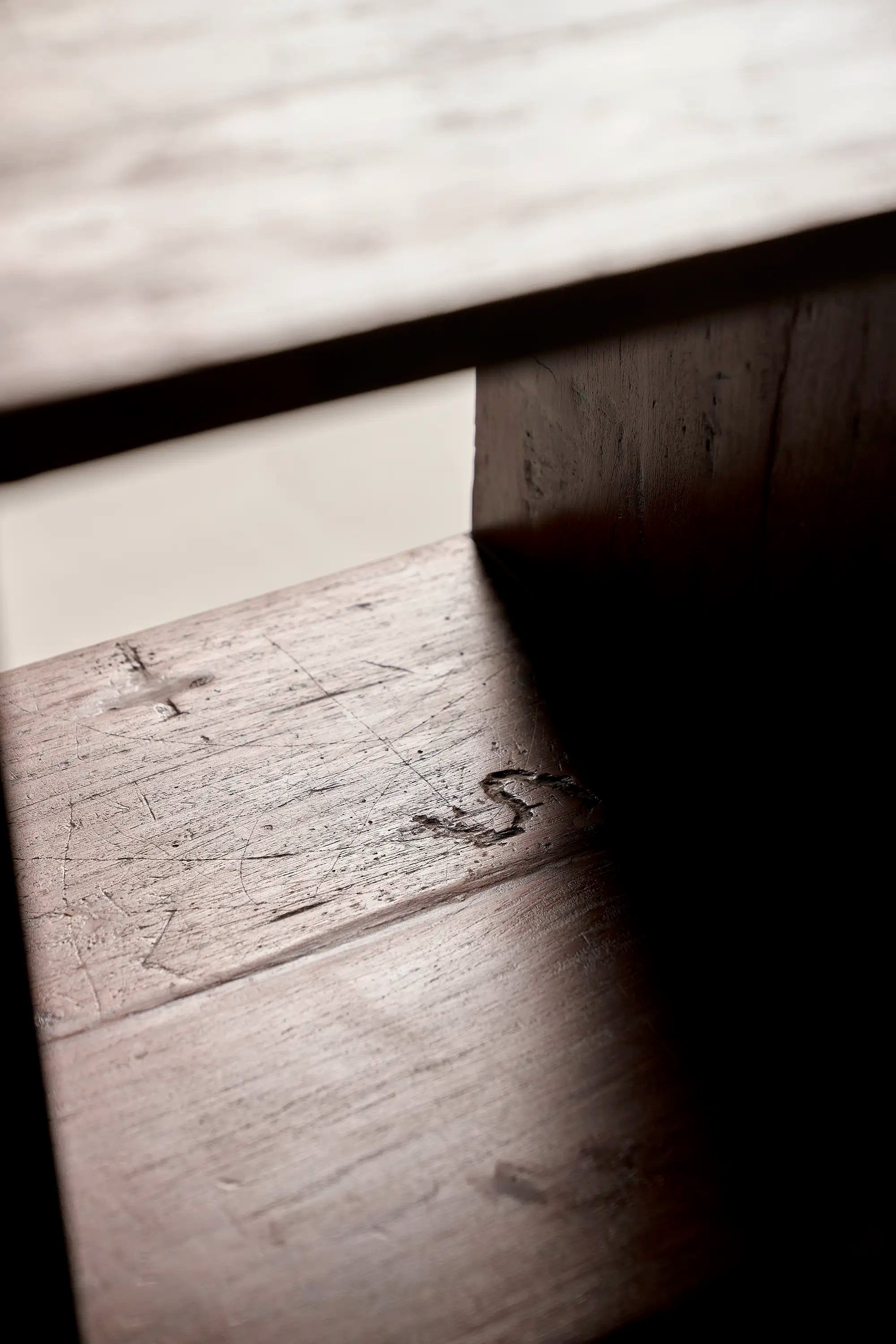 Lemieux et Cie Pierre Jeanneret PJ-R-27 five-hole file rack in solid teak - close-up of the warm teak patina and surface wear