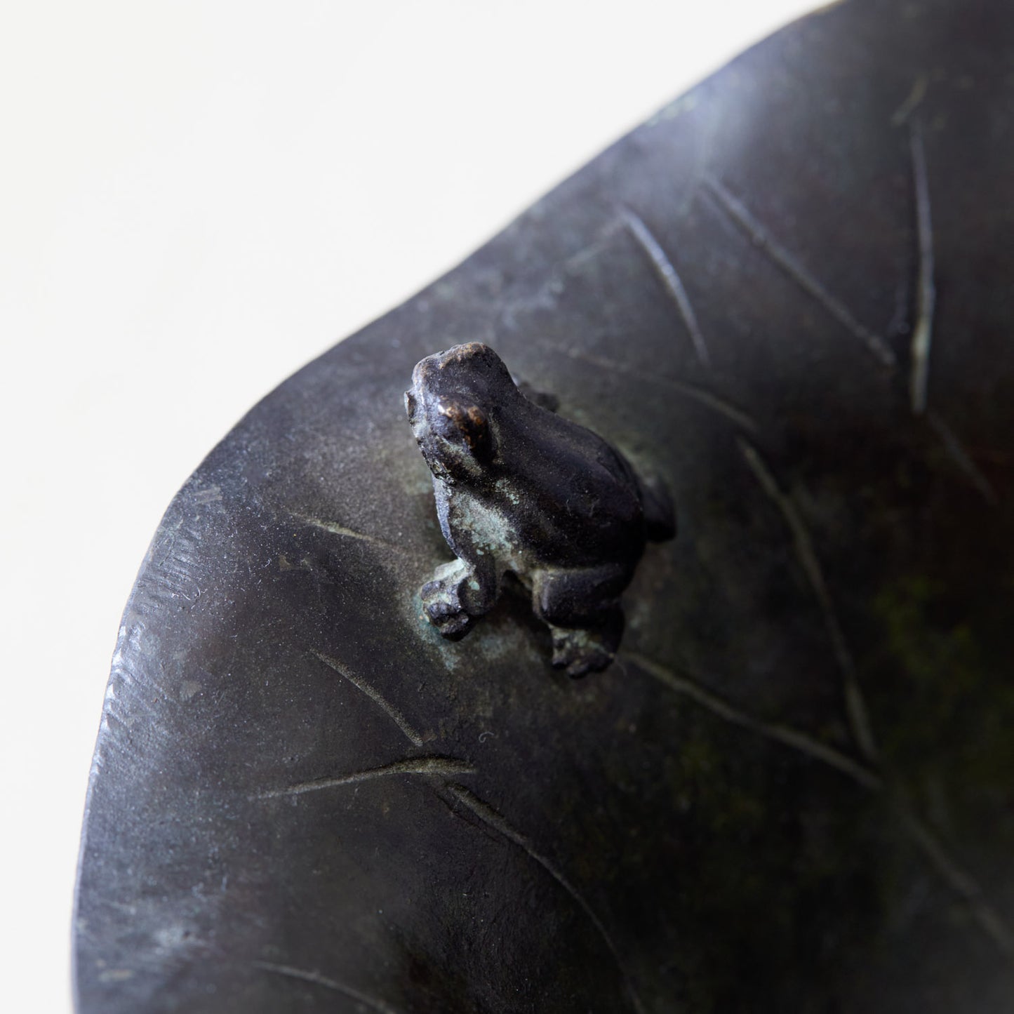 Small Bronze Lily Pad Bowl with Frog - Delicate Japanese Craftsmanship