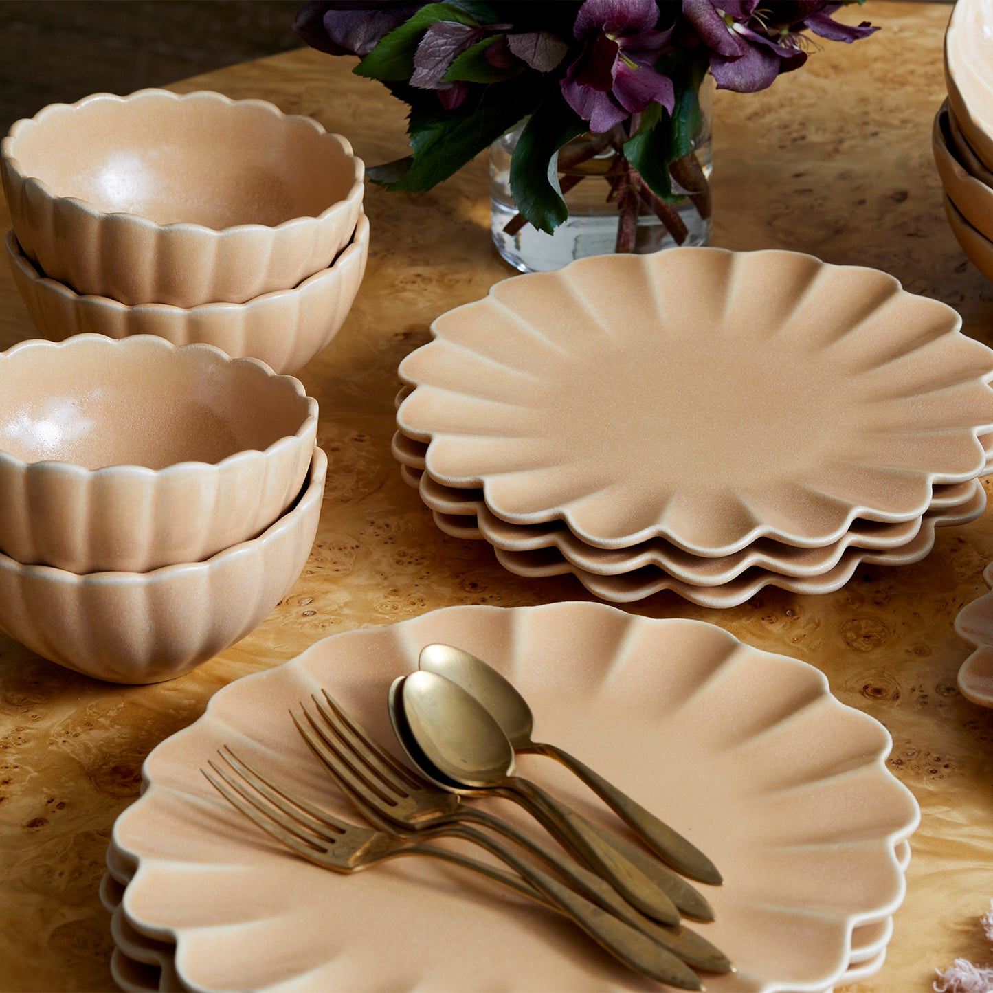 Dhalia Stoneware, 16-Piece Dinnerware Set (Camel) - Preorder