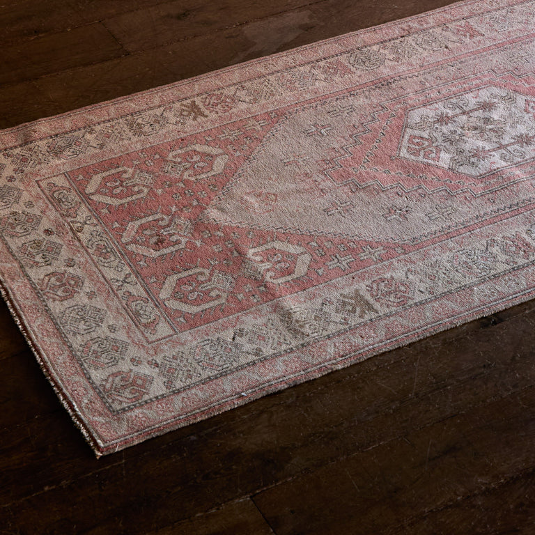 Vintage 1960's Anatolian rug - 3'4" X 7'