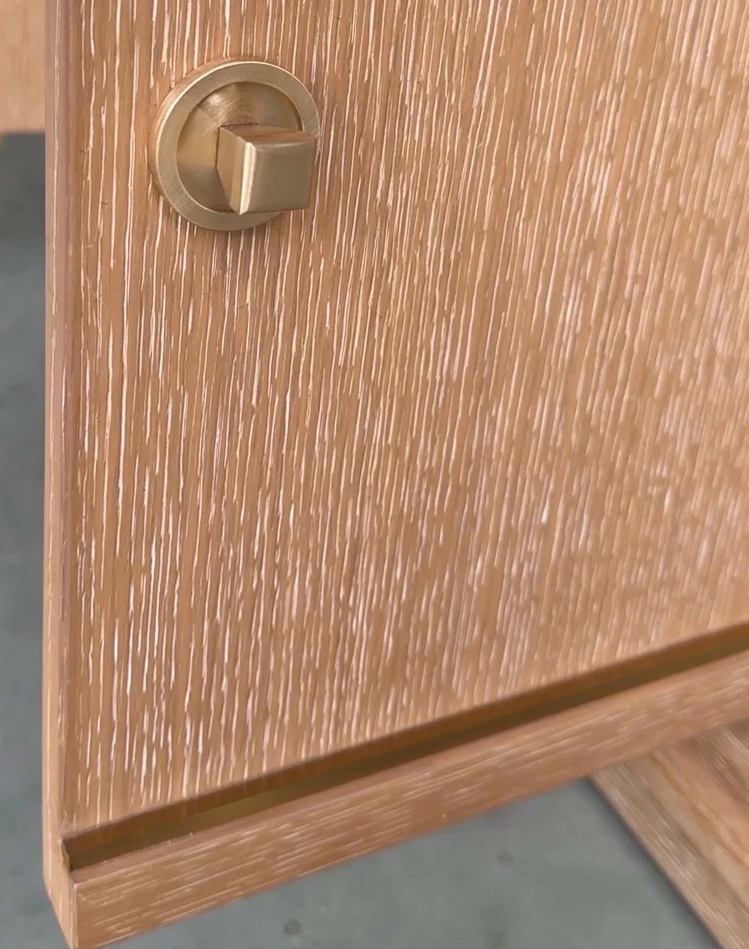 Corvaux Nightstand / End table