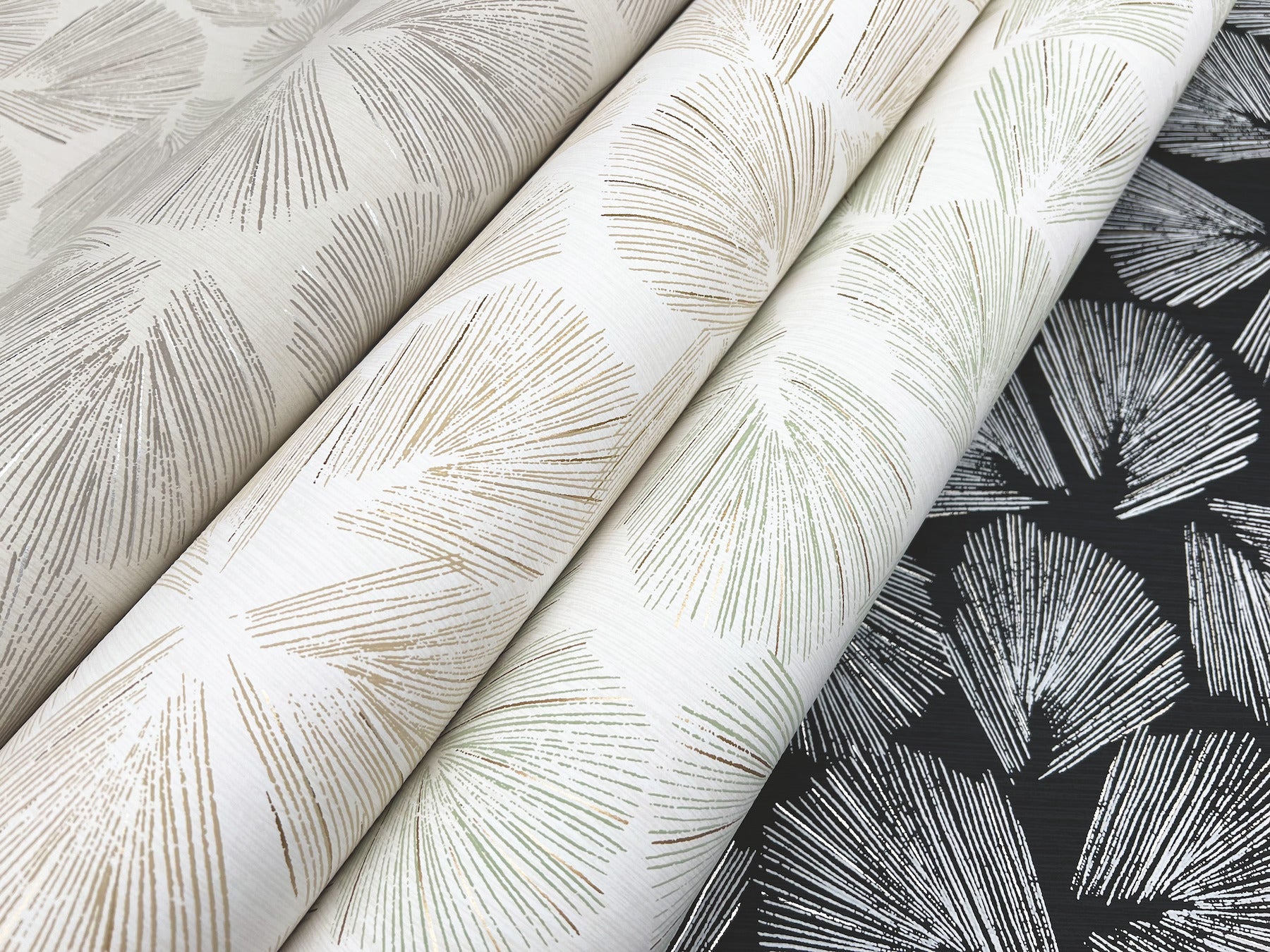 Elora Leaf Wallpaper (Black)