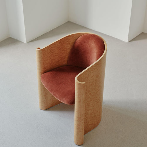 Silence by Métaphores in a room setting