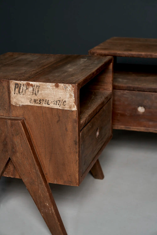 Lemieux et Cie Pierre Jeanneret bedside table in solid teak - close-up of the P.U.P.10 / B. HOSTEL 117/C institutional stencil on the side