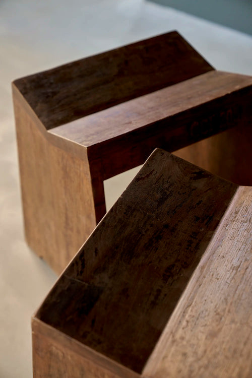 Lemieux et Cie Pierre Jeanneret stool in solid teak - close-up of the gently concave saddle seats