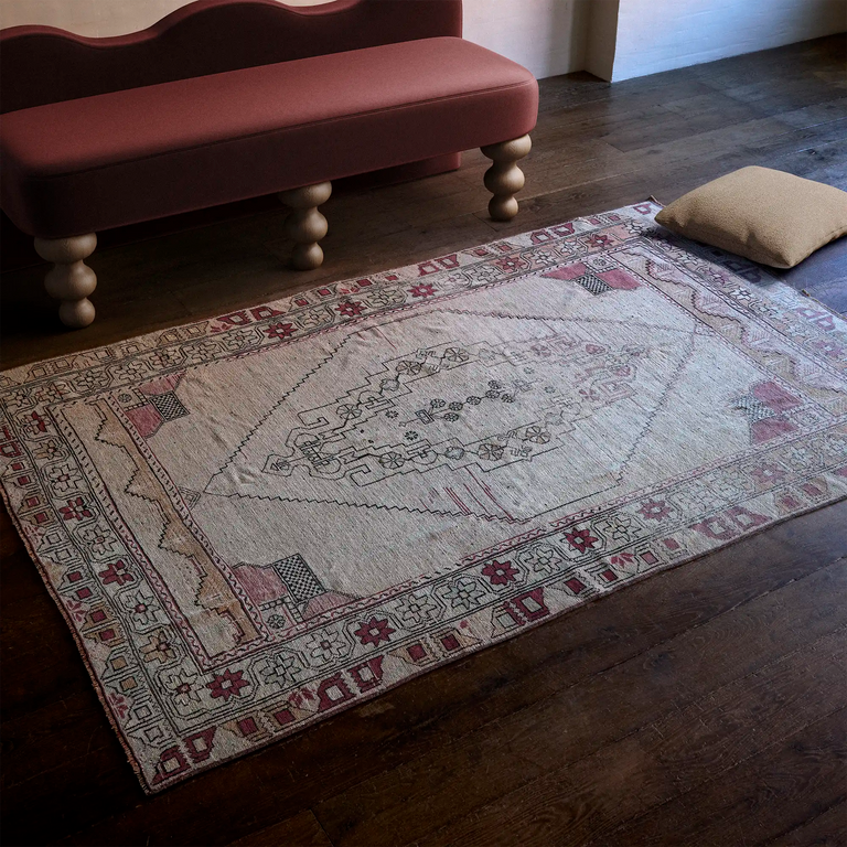 Vintage 1960's Anatolian rug - 5'7" X 8'9"