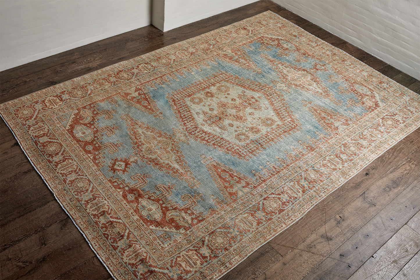 Vintage 1970's Persian Vise Rug - 7'5" X 10'10"