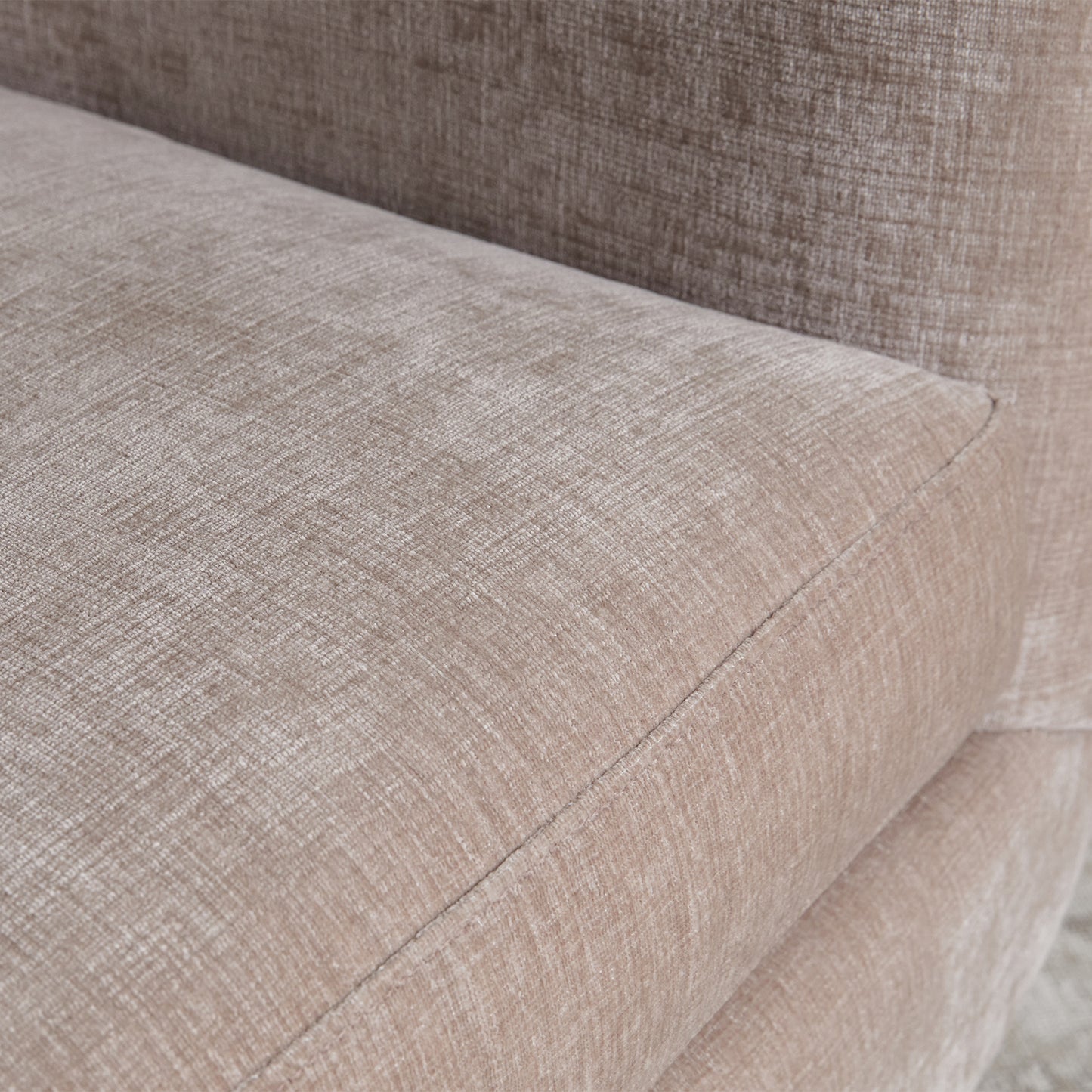 Arago Swivel Chair in Blush Velvet